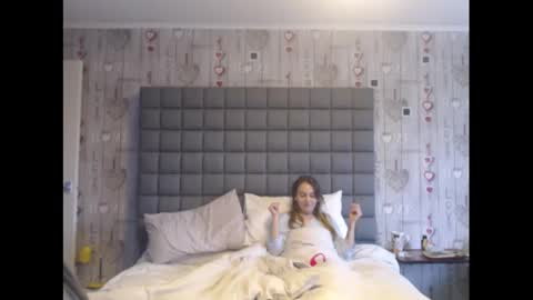 HunterandEsme online show from January 1, 2025, 10:11 am