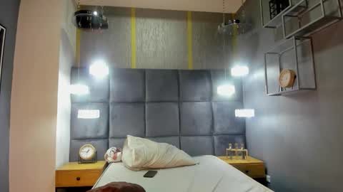 hunterheat_ online show from November 23, 2025, 12:05 pm