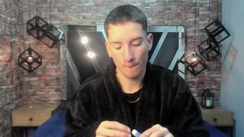 hunterheat_ online show from December 4, 2025, 12:03 pm