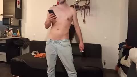 Snapshot of huster_69 chatting on February 1, 2026, 4:44 am Huster 69 online show from February 1, 2026, 4:44 am