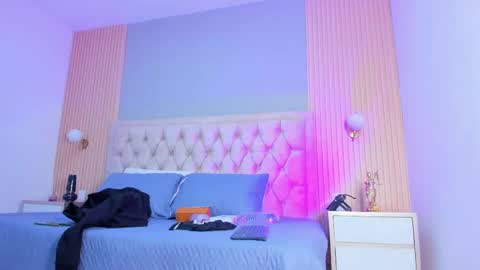 hxxyro online show from April 18, 2026, 12:53 pm