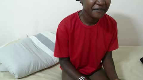hyacinth_b online show from April 12, 2026, 12:10 pm