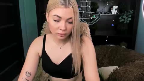 hyileyclark online show from December 14, 2025, 9:25 am