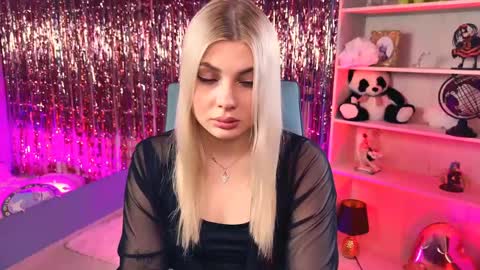 hyileyclark online show from April 21, 2026, 1:28 pm