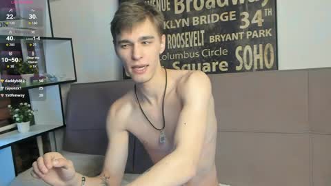 hyper_muse online show from April 25, 2026, 1:41 pm