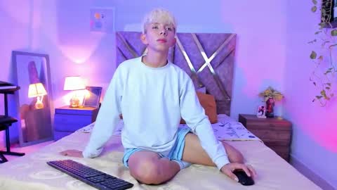 Son Hyunjin online show from March 9, 2026, 11:42 pm