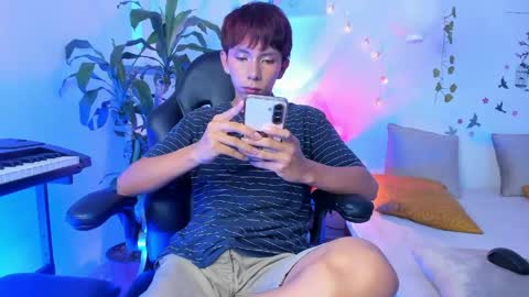 Son Hyunjin online show from April 13, 2026, 4:12 pm