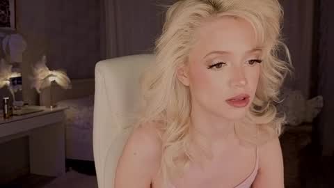 Joselle online show from May 11, 2026, 8:06 pm