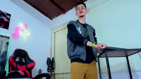 kelvis online show from April 21, 2026, 2:51 am