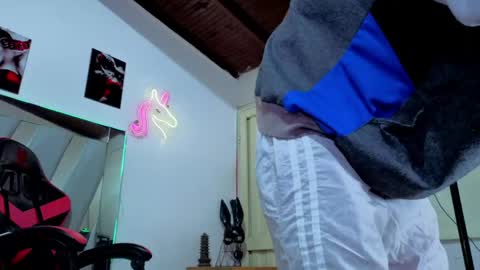 kelvis online show from April 23, 2026, 2:24 am