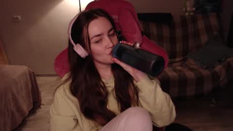 elisabeth online show from February 8, 2025, 4:47 pm