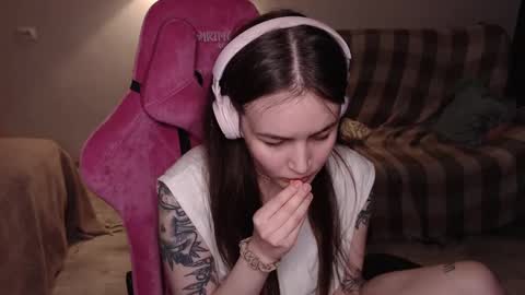 elisabeth online show from March 12, 2025, 2:34 pm