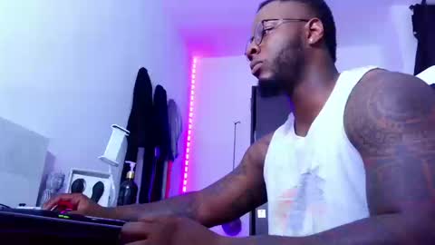 Mr H Independent model online show from September 11, 2025, 1:49 am