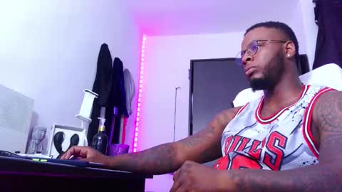 Mr H Independent model online show from September 12, 2025, 3:39 am