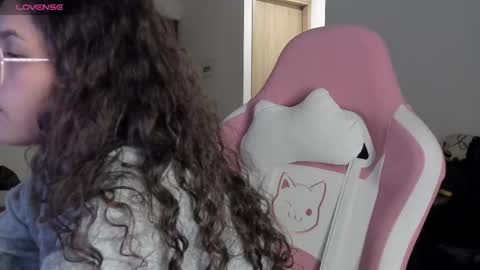 On instagram Imm  NikkiHelp me reach 100 likes online show from February 20, 2025, 6:06 am