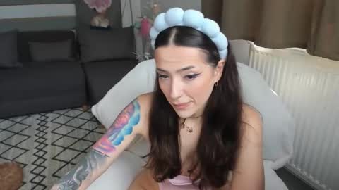 Baby Gal online show from April 17, 2026, 7:33 am