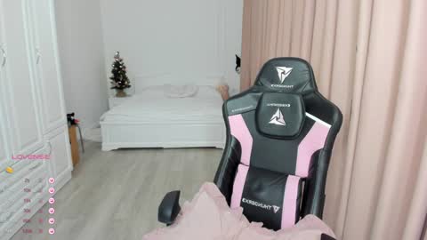 Cassie  STREAMS HERE EVERYDAY online show from December 24, 2024, 12:00 am