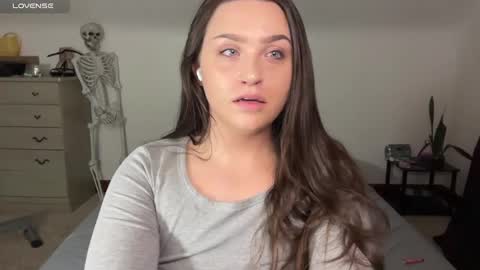 Crystal online show from February 12, 2025, 4:33 am