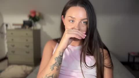 Crystal online show from September 9, 2025, 4:01 am