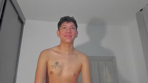 Snapshot of iamjulian_ chatting on May 16, 2026, 11:42 am Juliiiiian online show from May 16, 2026, 11:42 am
