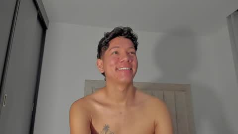 Snapshot of iamjulian_ chatting on June 6, 2026, 11:04 am Juliiiiian online show from June 6, 2026, 11:04 am