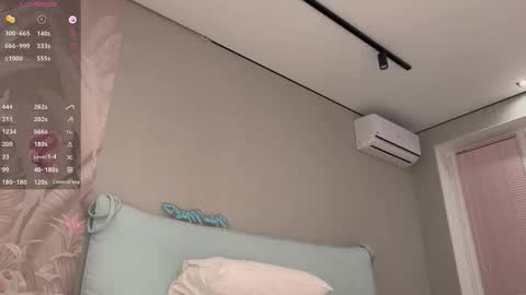 Nina  online show from October 19, 2025, 7:25 pm