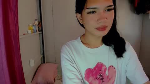 Snapshot of iamyourdesire_ chatting on February 14, 2026, 12:40 am shhh online show from February 14, 2026, 12:40 am