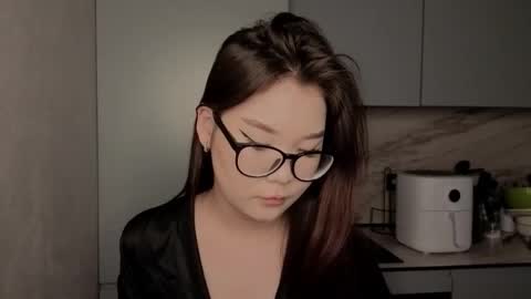 iamyuki_ online show from December 23, 2025, 8:23 am