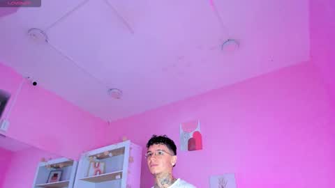 IAN CASTILLO online show from November 6, 2025, 11:11 am