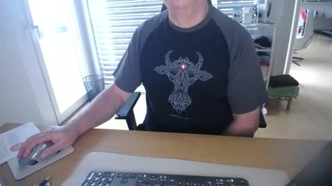 iandy12 online show from October 8, 2025, 6:11 am