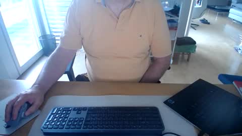 iandy12 online show from December 2, 2025, 7:14 am