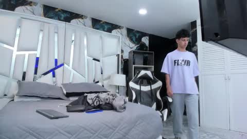 ibratxandy online show from April 18, 2026, 12:03 am