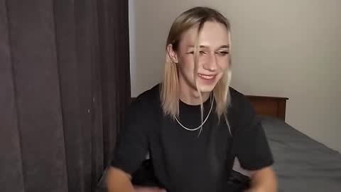 Jade online show from November 20, 2025, 12:49 pm