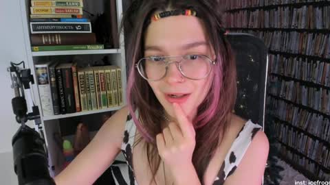 Snapshot of icefroq chatting on January 17, 2025, 8:55 pm Julia online show from January 17, 2025, 8:55 pm