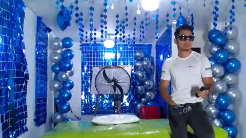 THOMAS AND DAMIAND online show from January 29, 2025, 5:24 pm