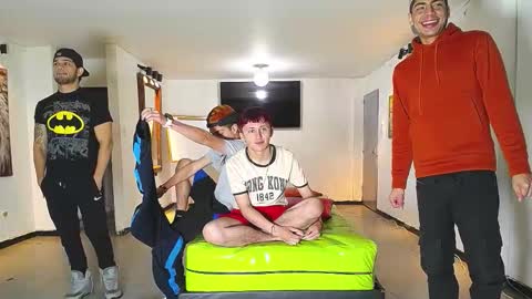 THOMAS AND DAMIAND online show from November 16, 2025, 12:22 pm