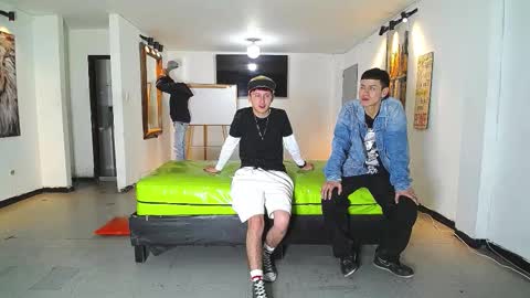 THOMAS AND DAMIAND online show from November 18, 2025, 12:42 pm