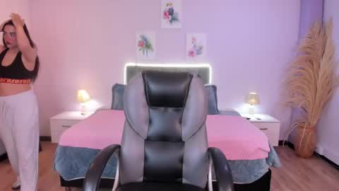 Icy online show from April 15, 2026, 11:28 am