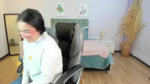 Icy online show from April 21, 2026, 12:33 pm