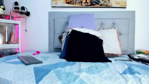 idaly    online show from January 21, 2025, 10:30 pm