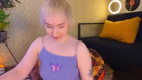 Emmy  help me reach 100 thumbs up online show from March 2, 2025, 9:10 am