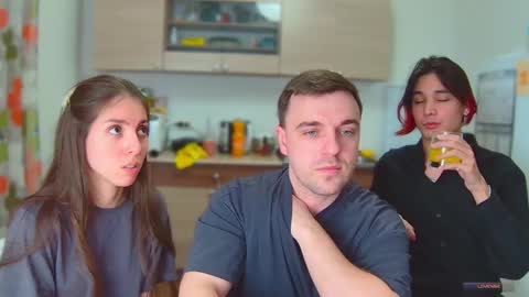 Julia and Mira online show from December 29, 2024, 5:33 pm