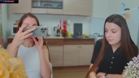 Julia and Mira online show from January 22, 2025, 4:44 pm