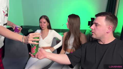 Julia and Mira online show from January 29, 2025, 5:02 pm