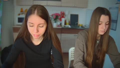 Julia and Mira online show from February 3, 2025, 1:08 pm