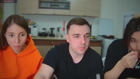 Julia and Mira online show from February 20, 2025, 4:03 pm