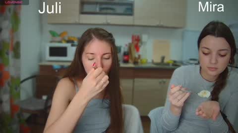 Julia and Mira online show from February 22, 2025, 6:52 pm