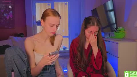 Snapshot of ihavepaws33 chatting on April 29, 2026, 6:06 am Julia and Mira online show from April 29, 2026, 6:06 am