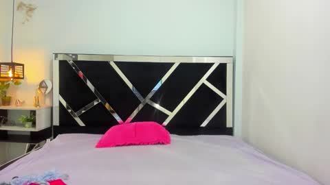 Isabella online show from September 10, 2025, 12:38 pm