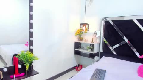 Isabella online show from September 25, 2025, 1:26 pm